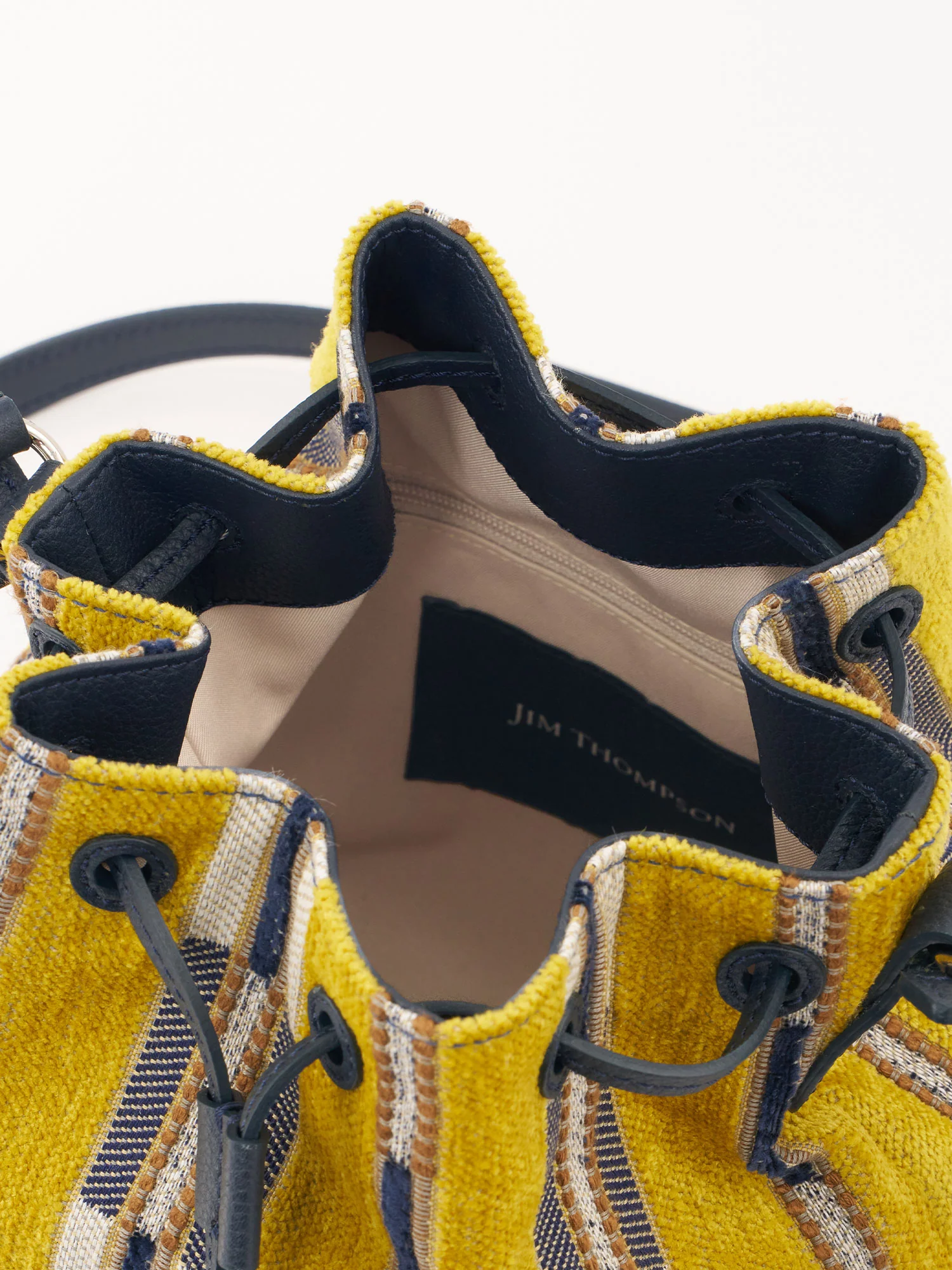 Anin Chenille Drawstring Bag - Image 3
