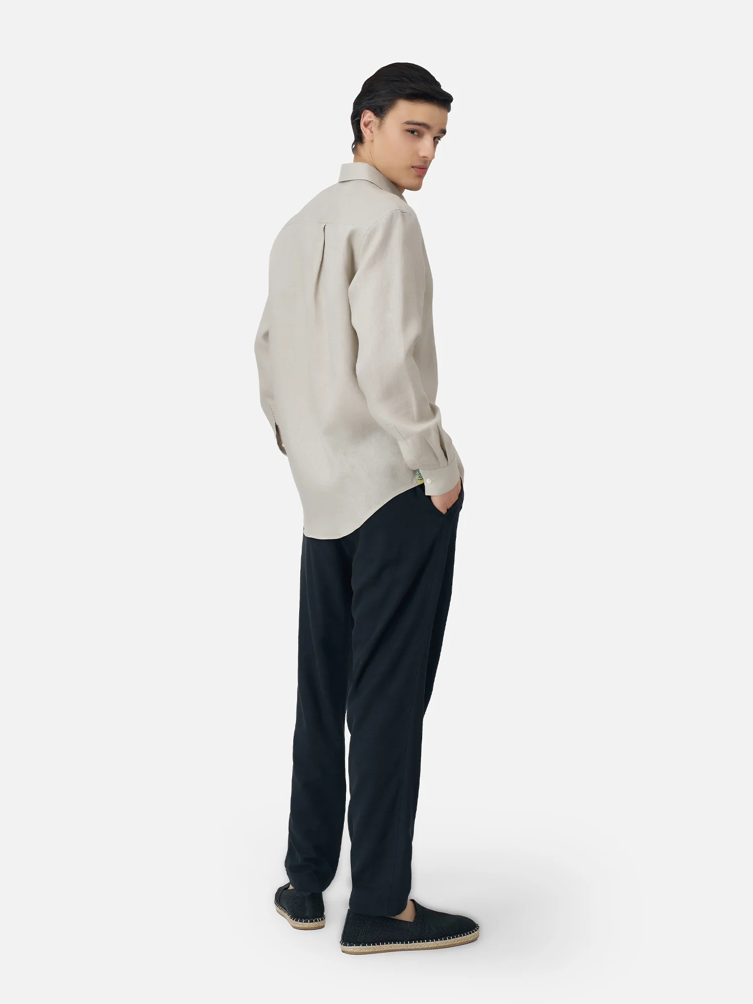 Kanthamat Classic Long Sleeve Linen Shirt - Image 3